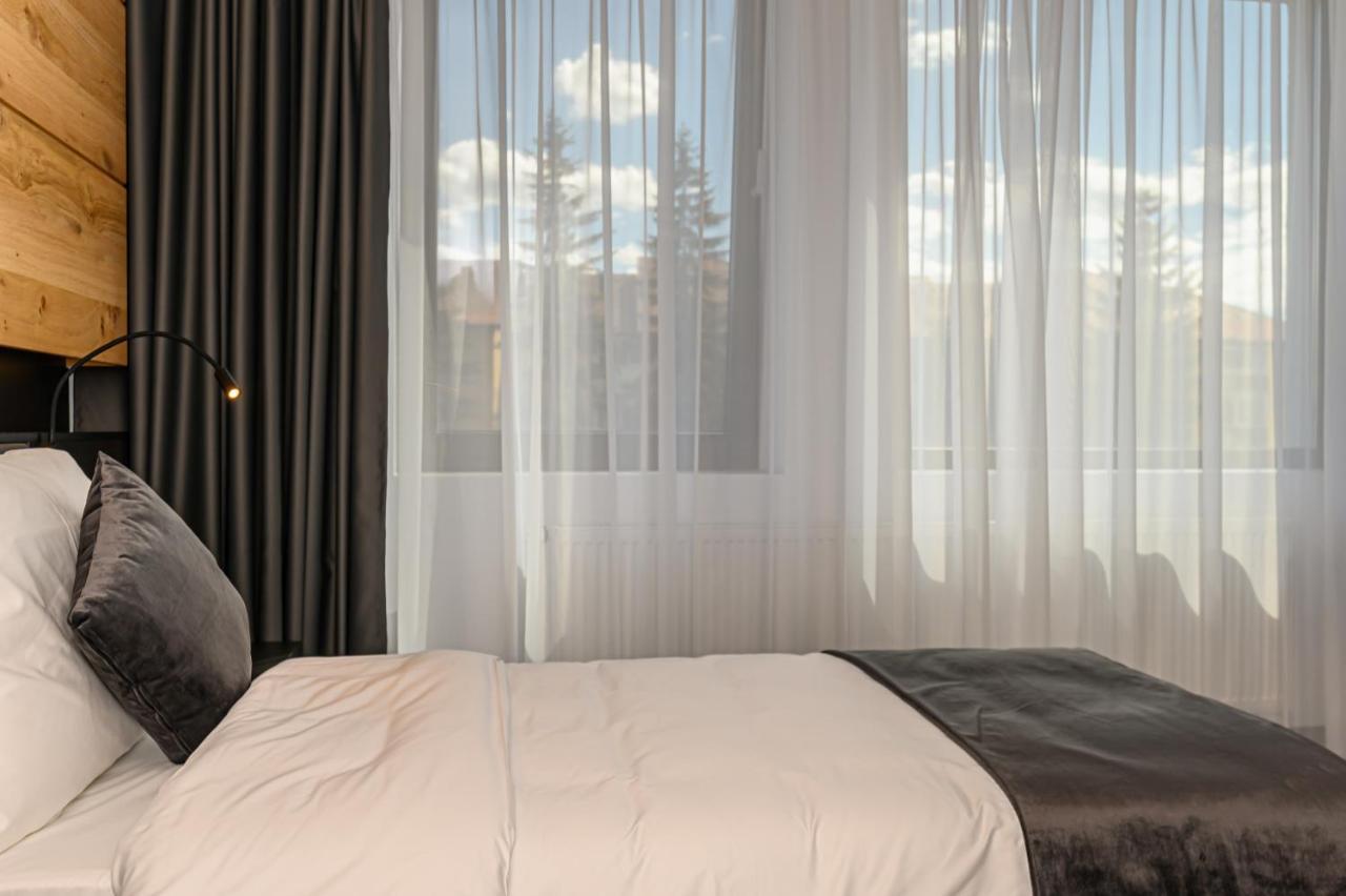 B The Hotel Sfântu-Gheorghe Dış mekan fotoğraf